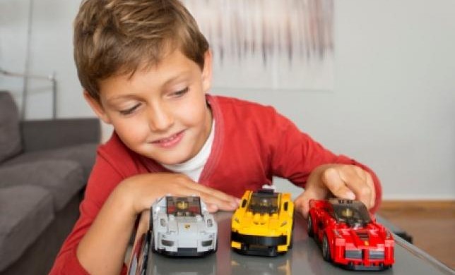 Построй легендарные спорткары Ferrari, McLaren и Porsche с помощью новых наборов LEGO Speed Champions